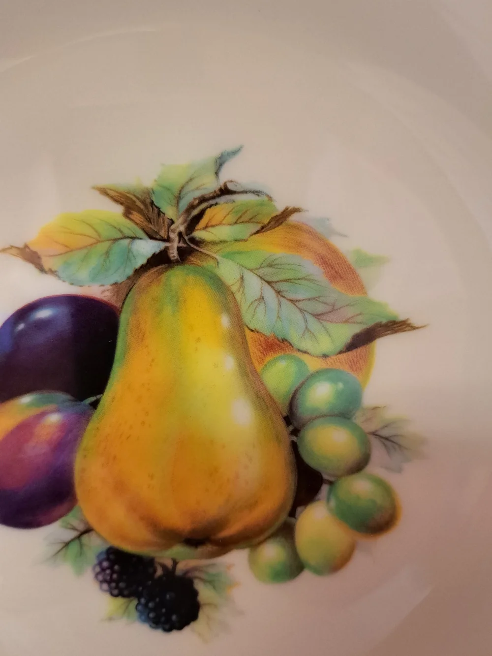 Lenox Cream Plate with Gold Rim and Fruit Centerpiece